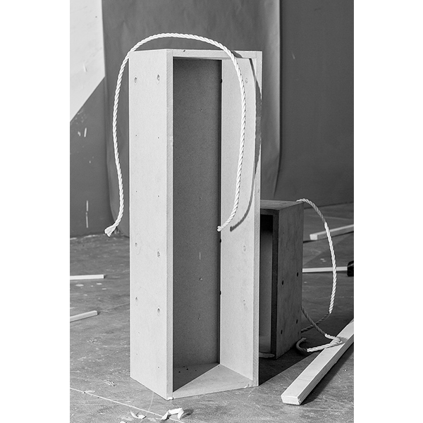 PETER PUKLUS<br/>2380 Wooden box with rope, 2015, analogue print on baryta-paper, 36 x 24,7 cm, ed. 5