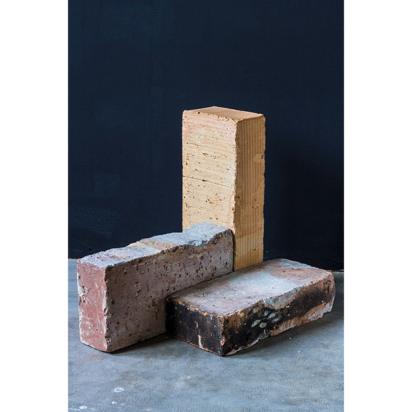 PETER PUKLUS<br/>4024 Three bricks, 2015, analogue print on color-paper, 36 x 24,7 cm, ed. 5